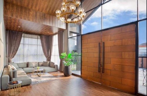 Cisarua Villa | De Black Challet Villa