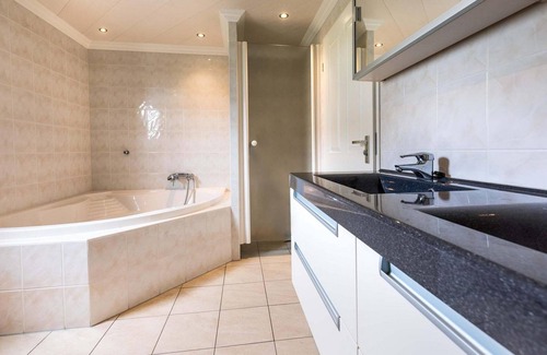 De Goorn Ski Chalet | ✓ De Boet at Park Westerkogge ✓ Holiday home for 6 people ✓ Located in Berkhout (North Holland) ✓ Waterfront holiday resort ✓ Book directly at the resort