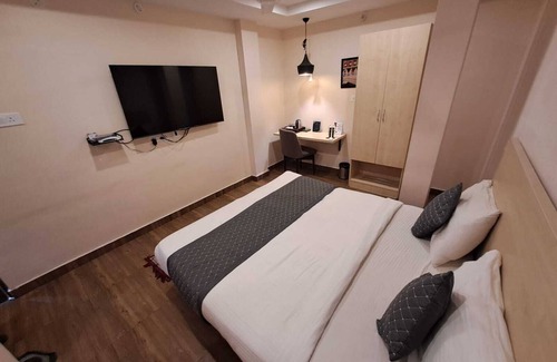 Kakinada Hotel | DE CROWN LUXURY HOTEL