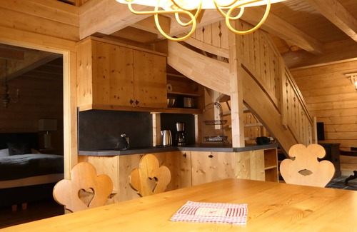 Grosskirchheim Apartment | De Luxe Wohnung, Holzofen, Infrarot Kabine, 2 Boxspringbetten, 2 WC, Sat, W-lan