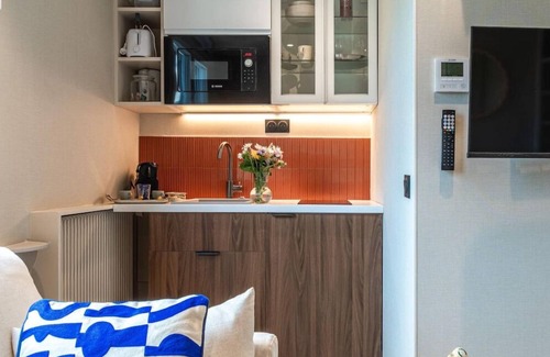Notre-Dame-des-Champs Apartment | De Montescal - Cozy Central Studio A/C