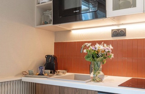 Notre-Dame-des-Champs Apartment | De Montescal - Cozy Central Studio A/C