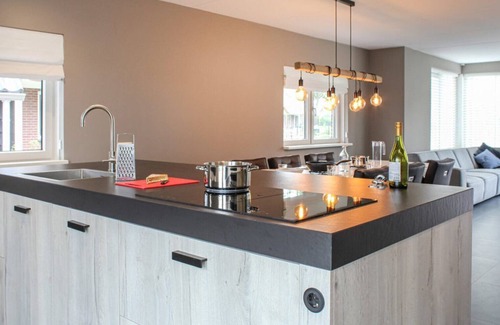 Idskenhuizen House | De Sinnekening is a 6 person water villa