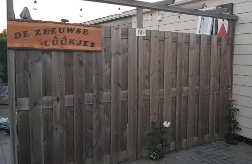 Serooskerke Ski Chalet | De Zeeuwse Lûûkjes 1