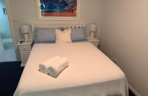 Rainbow Beach Hotel | Debbie's Place
