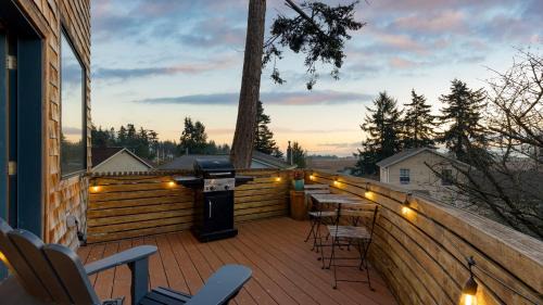 Coupeville House | Deck Views Fire Pit Pool 3 Mins to Beach Madrona Tree Retreat by AvantStay