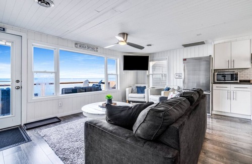 Leamington Apartment | Decked Out · Beachfront, Hot tub, Sunsets, Moonlight, Romance,