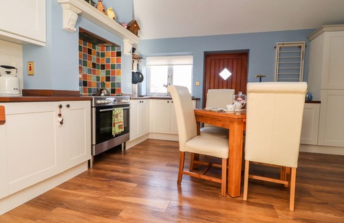 Pilling Cottage | DEEKSWOOD, romantic, luxury holiday cottage, with a garden in Pilling