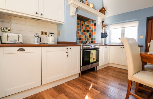 Pilling Cottage | DEEKSWOOD, romantic, luxury holiday cottage, with a garden in Pilling