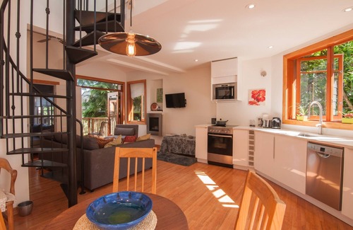 District of North Vancouver Cottage | Deep Cove Creekside, Ocean View Retreat
