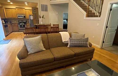 Hollister House | Deep Roots Den on Table Rock. Great get away location. Rare find.