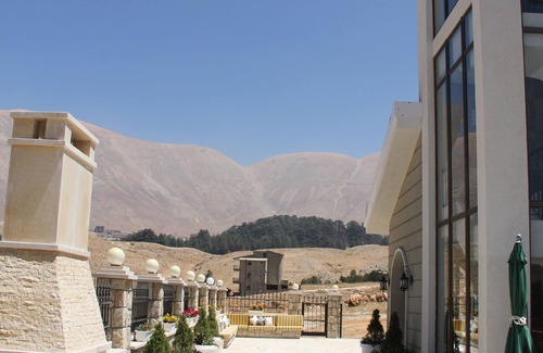 Al Arz Ski Chalet | Deer Cliff - Duplex Chalet on Ground Floor
