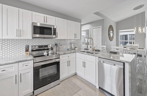 Pelican House | Deja Blue Villa | Canal Front + Screened-In Private Heated Pool