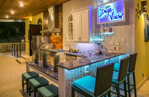 Rendezvous & Ditleff Villa | Deja View - 20% off remaining April/May dates 2025