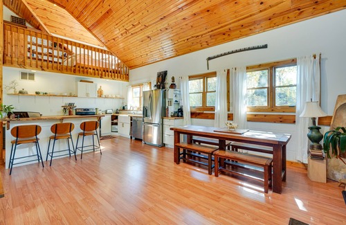 Delaware Cabin | Delaware 'Wooded River Retreat' w/Views & More