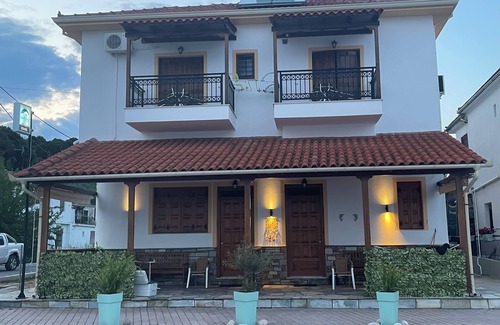 Platania Apartment | Delfinia Studios