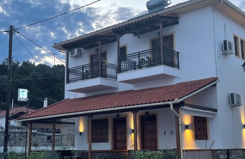 Platania Apartment | Delfinia Studios