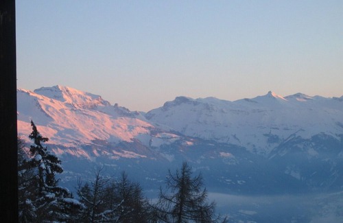 Vex Apartment | Delightful 2 bed Inspiring Matterhorn Views.