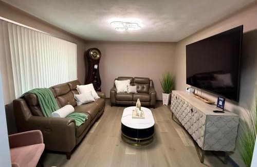 West Newton Apartment | Delightful 3 Bedroom Home