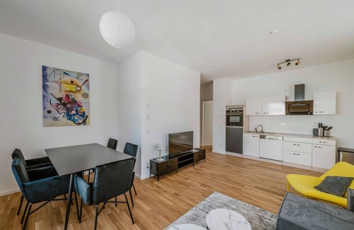 Boeblingen Apartment | Delightful 3 Room Apart. ETRO I Centre I Balcony I Family-friendly I Homeoffice