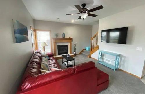Waukee House | Delightful 5b stay in Paradise!