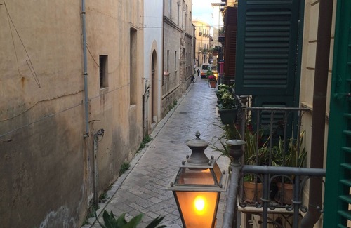 Kalsa Apartment | Delightful and elegant apartment in the heart of Palermo.