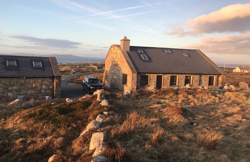 Connemara House | Delightful detached stone house on 5 acres beside Aughrus beach, panoramic views