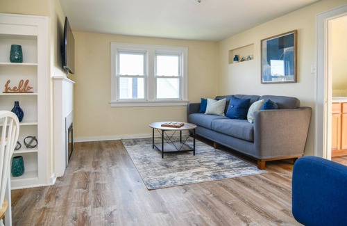 Manitowoc Apartment | Delightful Duplex on 29th St Upper