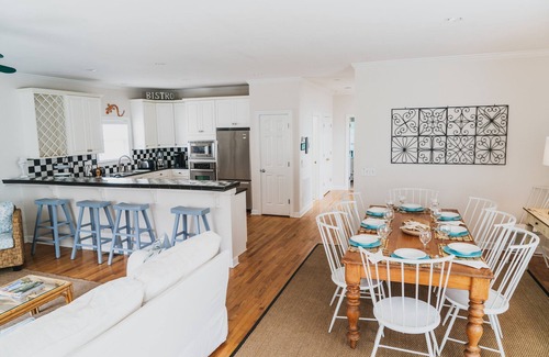 Isle of Palms House | Delightful Home with full Grand Pavilion Pool access - steps to the beach