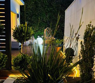 St. Heliers House | Delightful little house & Chateau Charme Suite