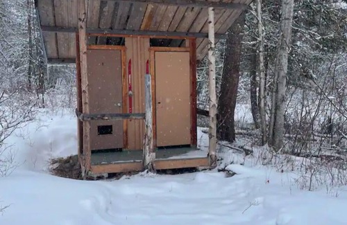 Kamloops Cabin | Delightful studio cabin near Pinantan Lake on 80 acres of land.