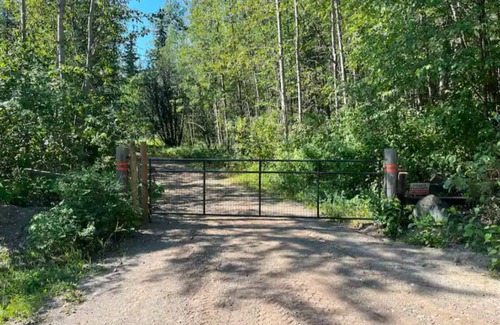 Kamloops Cabin | Delightful studio cabin near Pinantan Lake on 80 acres of land.