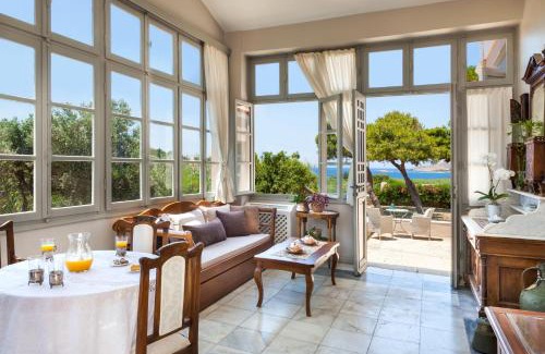Posidonia Villa | DellaGracia Mansion in Poseidonia Syros