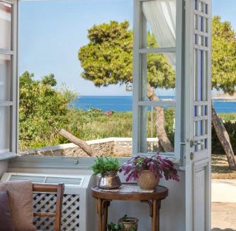 Posidonia Villa | DellaGracia Mansion in Poseidonia Syros