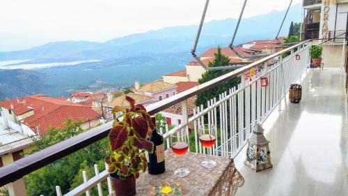 Delfoi Apartment | Delphic Horizons