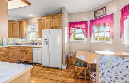 Delta House | Delta Grande Victorian - Incredible Views - Sleeps 6 - Games and fun!