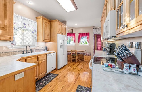 Delta House | Delta Grande Victorian - Incredible Views - Sleeps 6 - Games and fun!