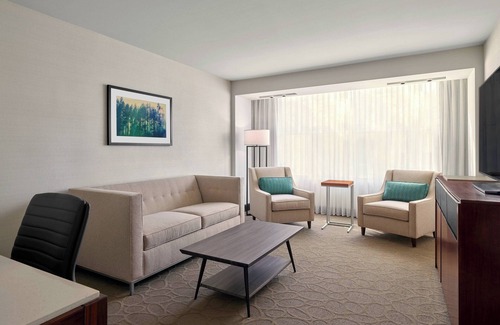 Menomonee Falls Hotel | Delta Hotels by Marriott Milwaukee Northwest