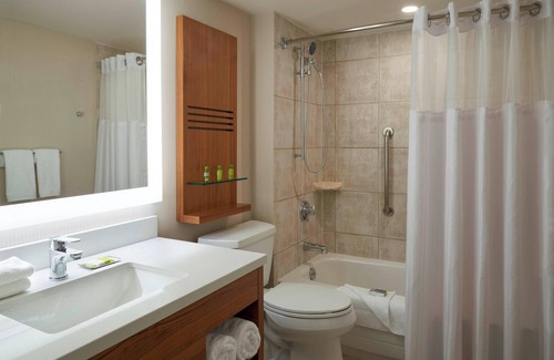 Etobicoke Hotel | Delta Hotels by Marriott Toronto Airport & Conference Centre