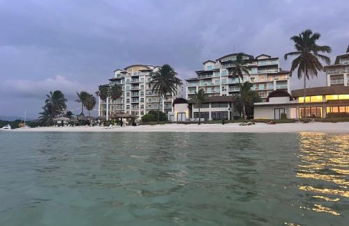 Maria Chiquita Apartment | Delux Oceanview on the Caribbean @ Playa Escondida Resort