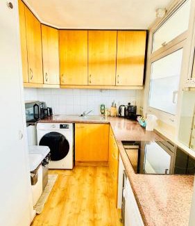 Oval Apartment | Deluxe 2B City View Appartment Zone 1