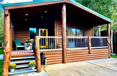 The Highlands Cabin | Deluxe Breckenridge Cabin across from Clubhouse
