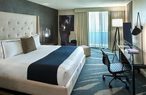 Bay Village Hotel | Deluxe City View Room King Bed, Revere Hotel, On-site Dining, Near Copley Square