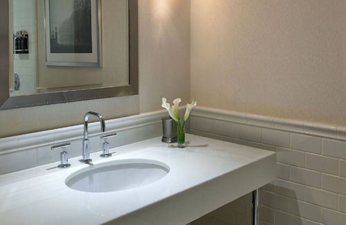 Bay Village Hotel | Deluxe City View Room King Bed, Revere Hotel, On-site Dining, Near Copley Square