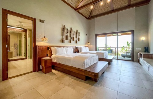 Pristine Bay Hotel | Deluxe Double Room at Las Verandas (1)