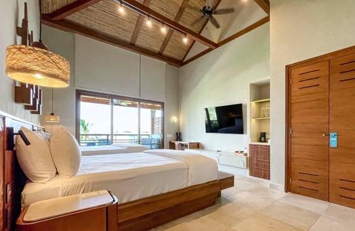 Pristine Bay Hotel | Deluxe Double Room at Las Verandas (1)