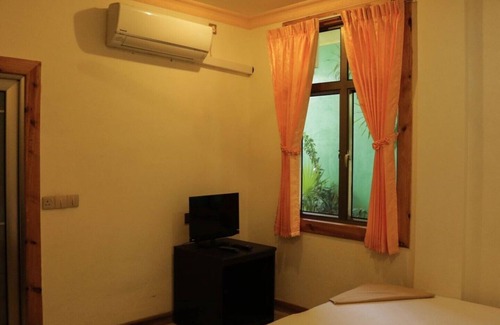 Mathiveri House | Deluxe Double Room with Balcony