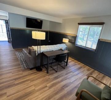 Osage Beach Apartment | Deluxe Double Suite - Lake Front