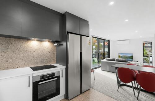 Sydenham Apartment | Deluxe Downtown Residence 3 Bed 3 Bath