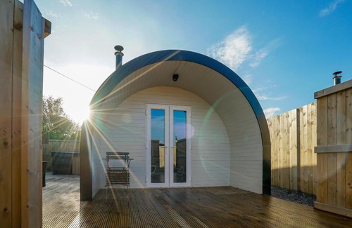 Frodsham Resort | Deluxe Glamping Pod with Hot Tub